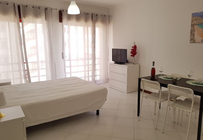 Apartamento em Quarteira - T0 V.Mar 1C Perto Praia Wi-fi