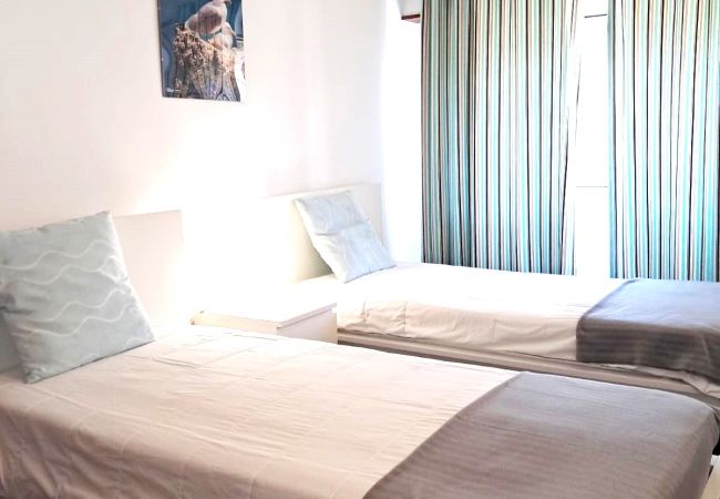 Appartement à Quarteira - T2 M.Praia 4E 80M PRAIA wi-Fi 6 PESSOAS